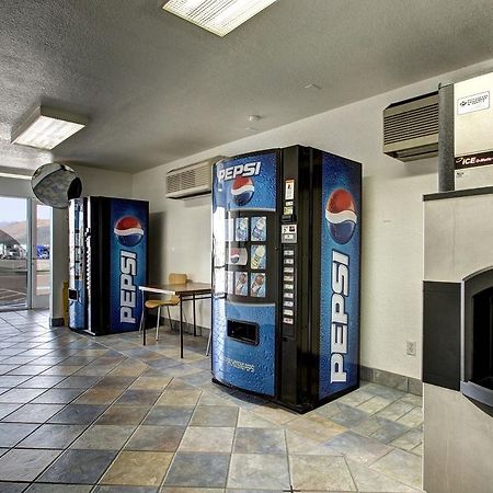 Motel 6 ويلز المظهر الخارجي الصورة