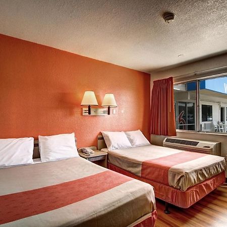 Motel 6 ويلز المظهر الخارجي الصورة