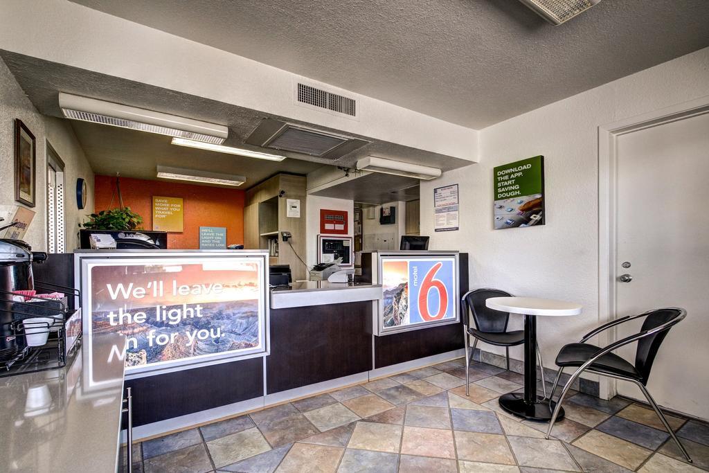 Motel 6 ويلز المظهر الخارجي الصورة