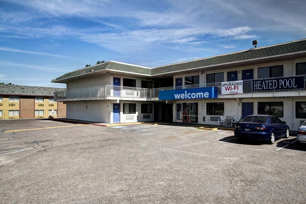 Motel 6 ويلز المظهر الخارجي الصورة