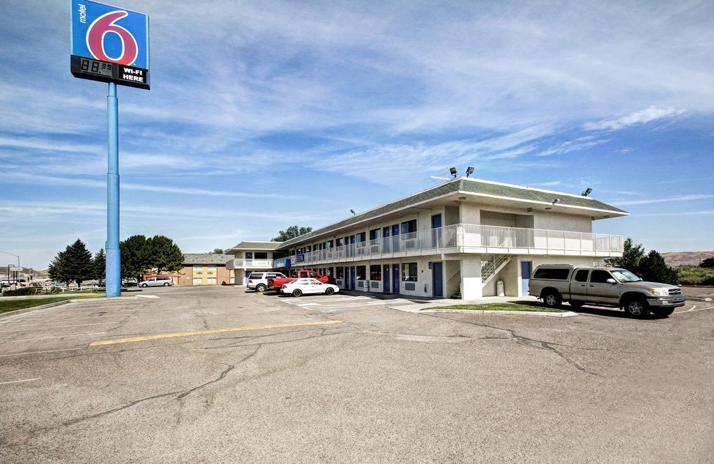 Motel 6 ويلز المظهر الخارجي الصورة