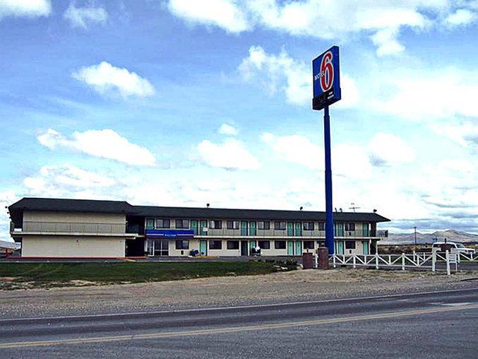 Motel 6 ويلز المظهر الخارجي الصورة